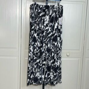 LuLaRoe Women’s Poppy Size 2XL Black & White Eyelet layer Tiered Skirt NWT